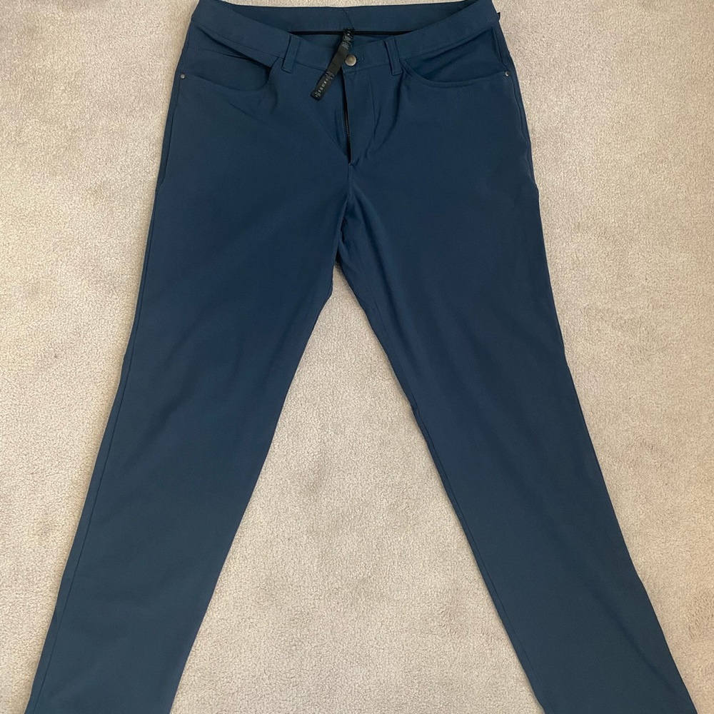 Lululemon athletica ABC Pant Classic 34” (L32”)